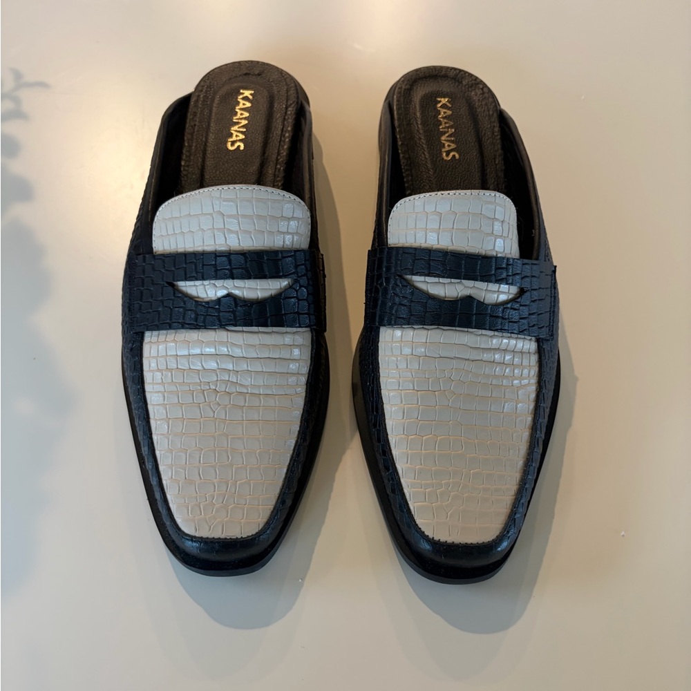 Kaanas Black and White Loafer